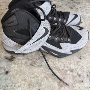 Nike Zoom LeBron Soldier 8 Premium Black size 9